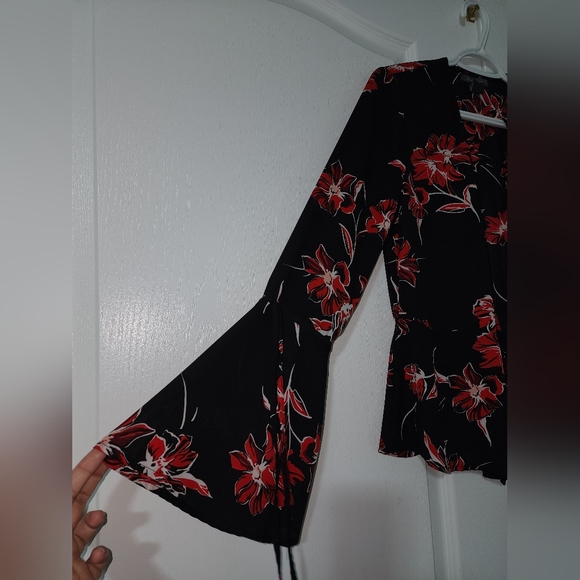 Red and black open front top - Picture 2 of 2